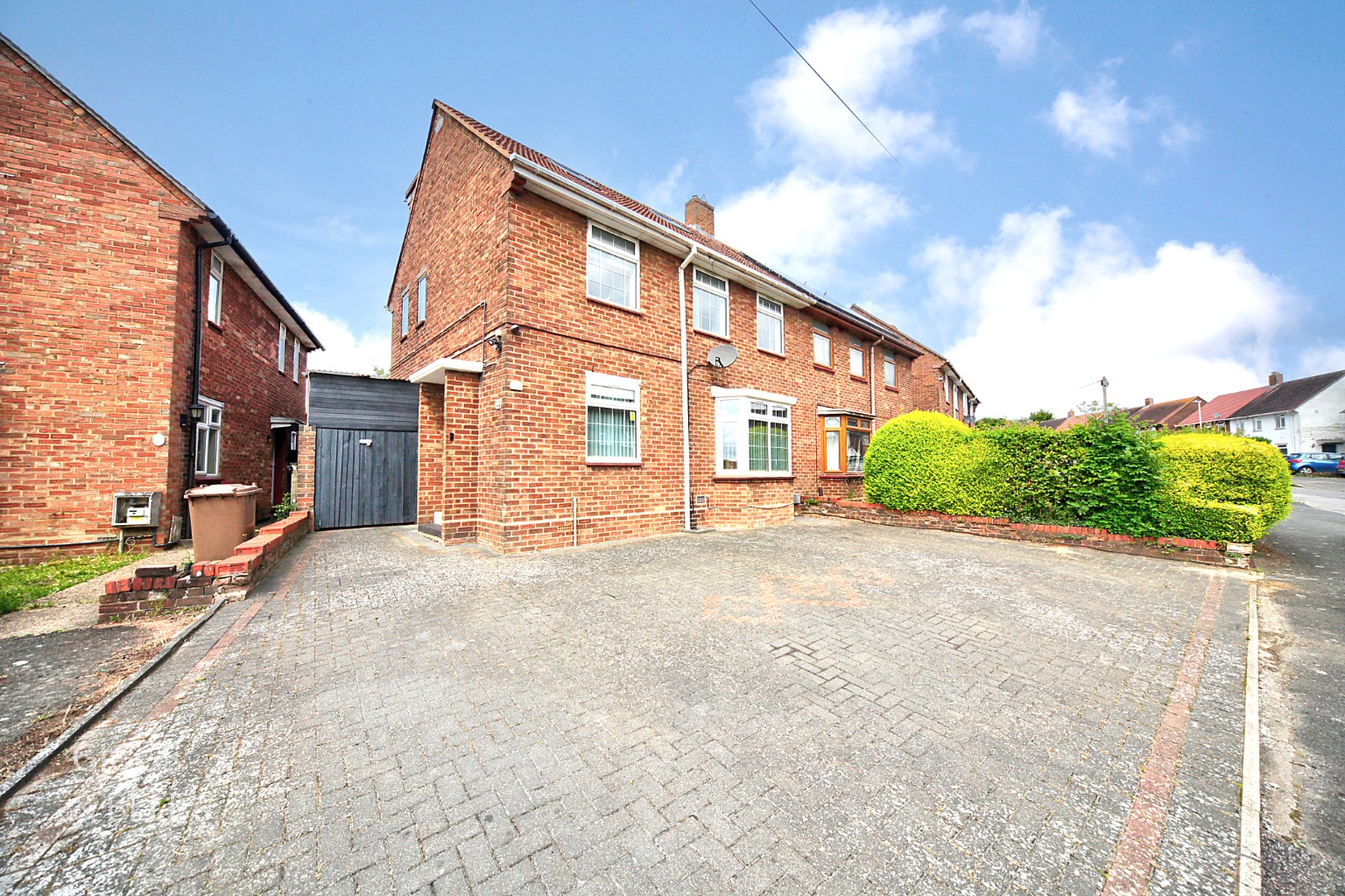 6 bed semi-detached house for sale in Cowridge Crescent, Luton 26
