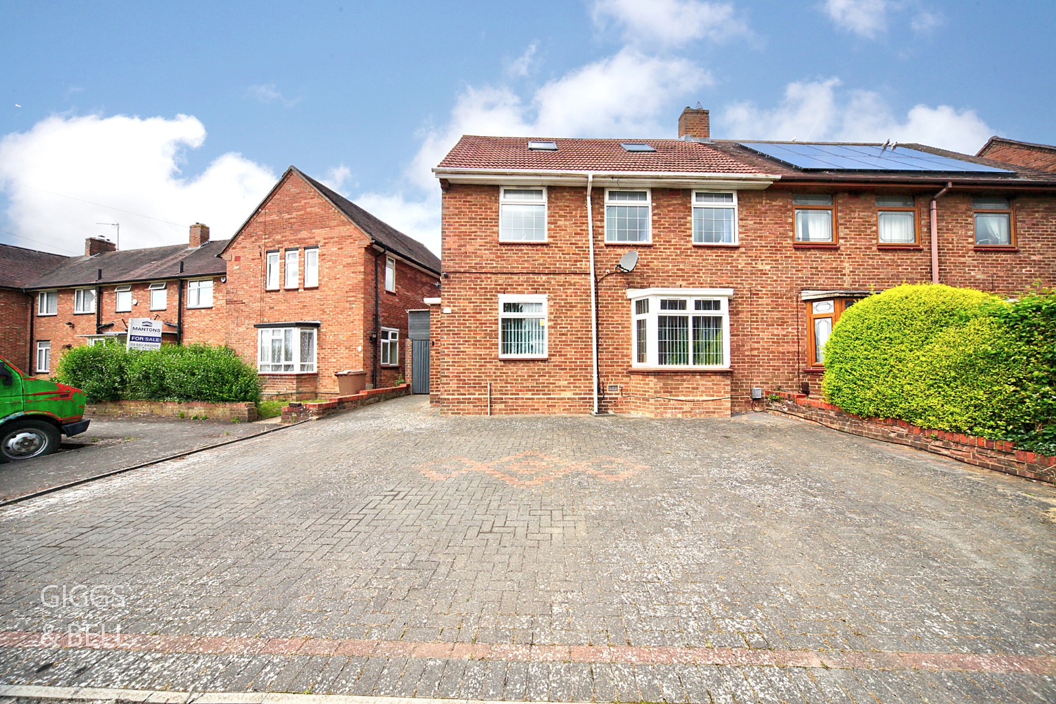 6 bed semi-detached house for sale in Cowridge Crescent, Luton  - Property Image 1