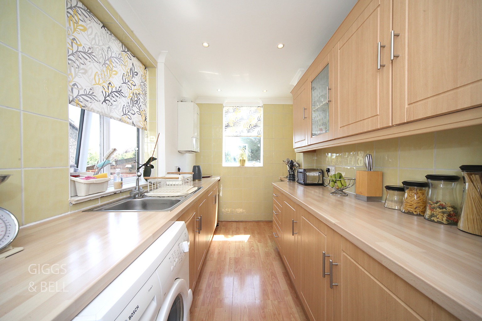 3 bed semi-detached house for sale in Strathmore Avenue, Luton  - Property Image 9