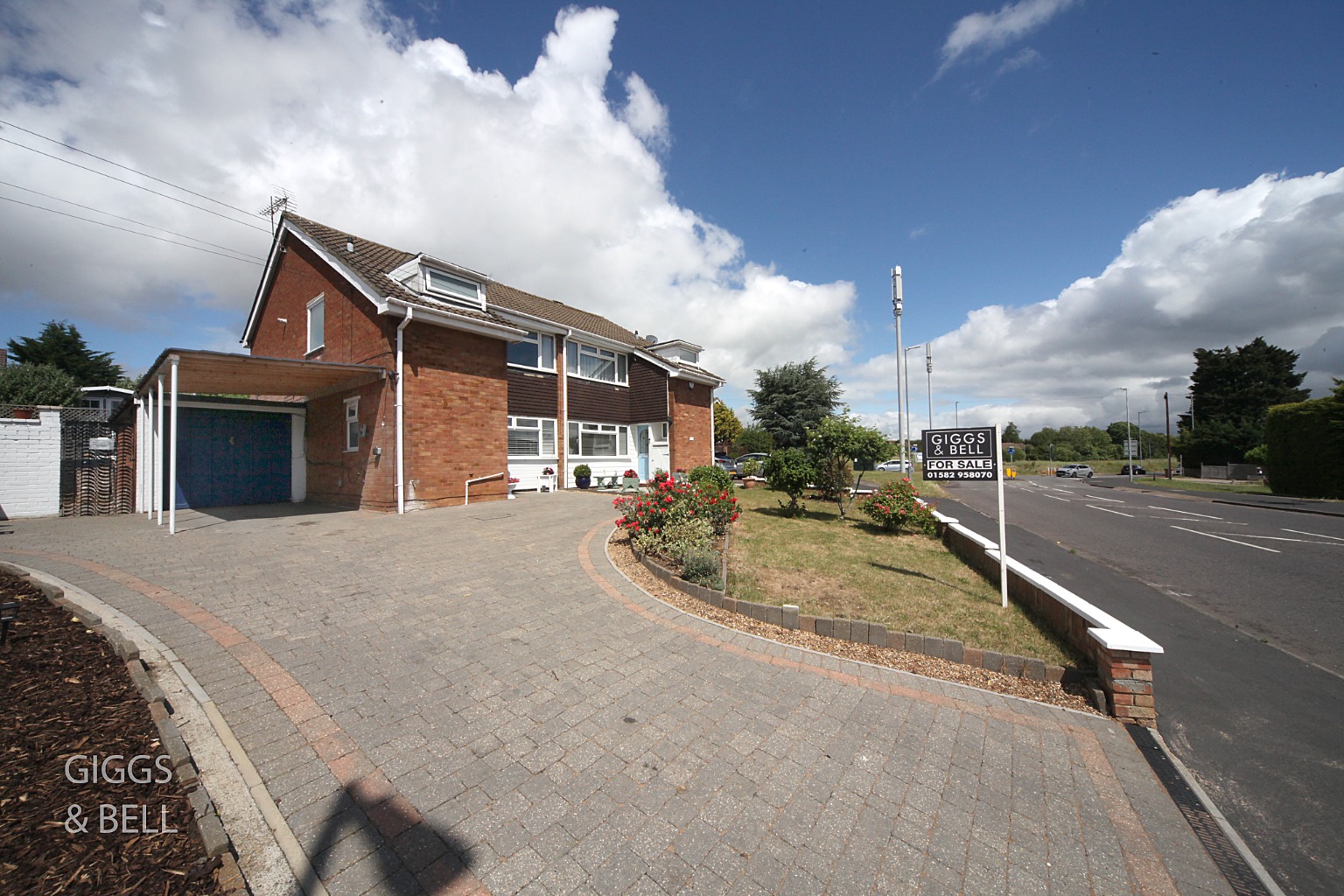 3 bed semi-detached house for sale in Icknield Way, Luton  - Property Image 1