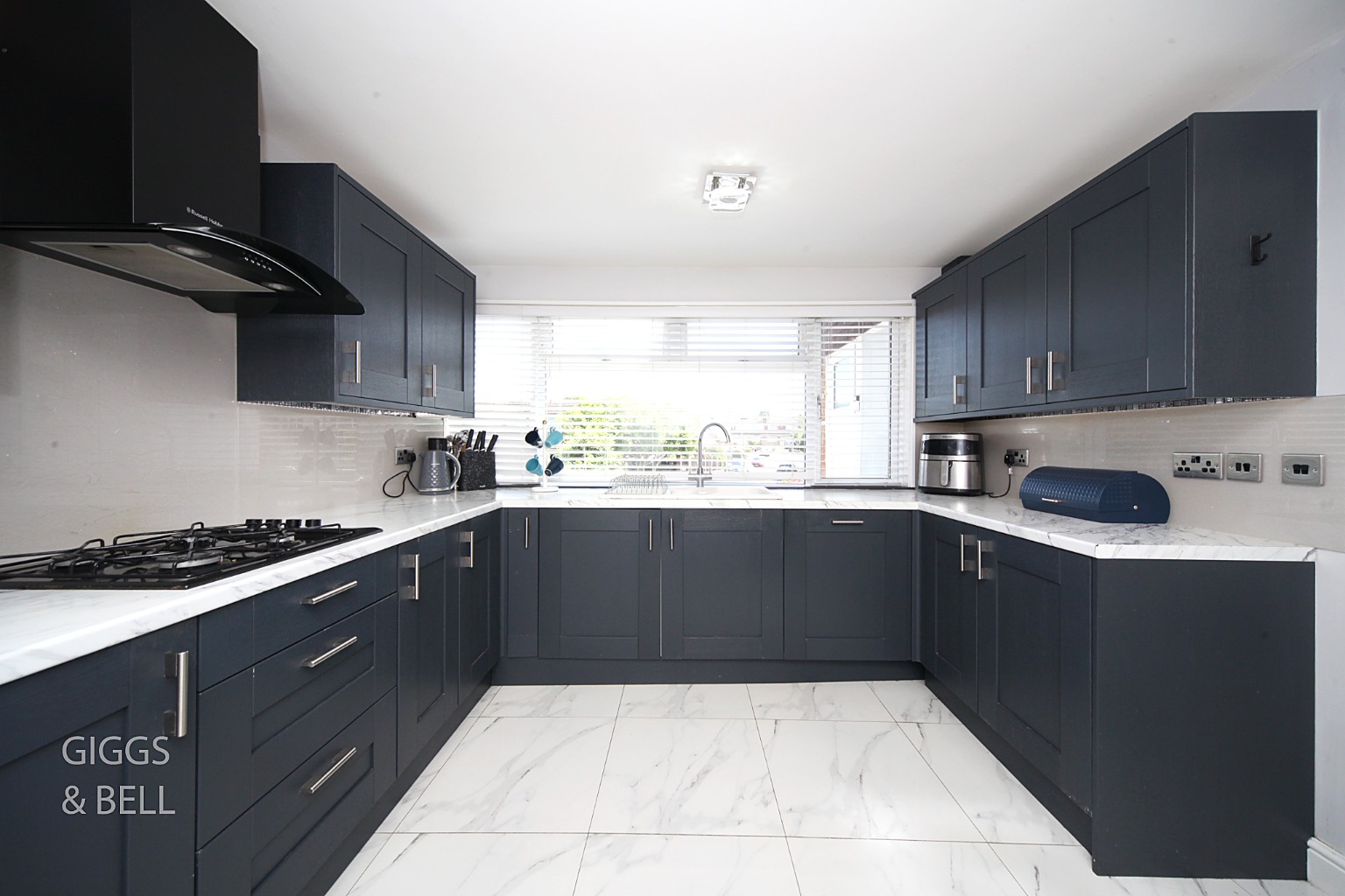 3 bed semi-detached house for sale in Icknield Way, Luton 3
