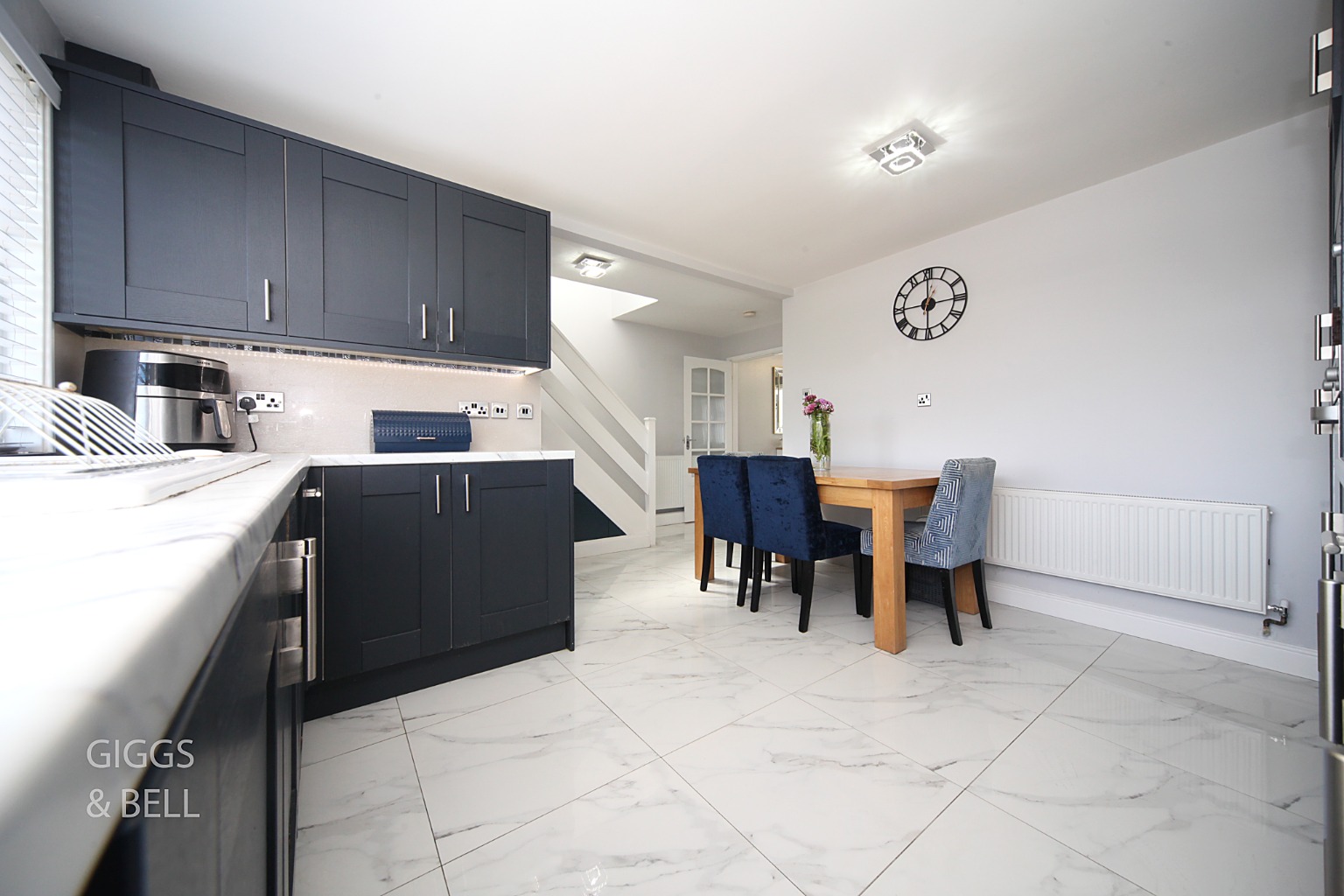 3 bed semi-detached house for sale in Icknield Way, Luton  - Property Image 3