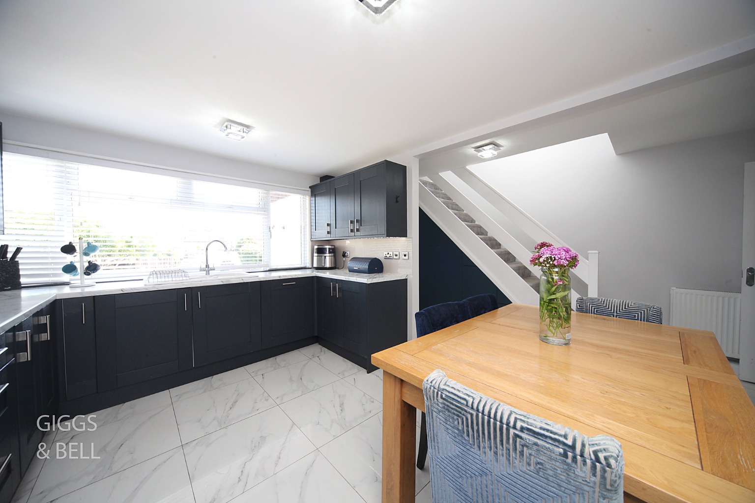 3 bed semi-detached house for sale in Icknield Way, Luton 4
