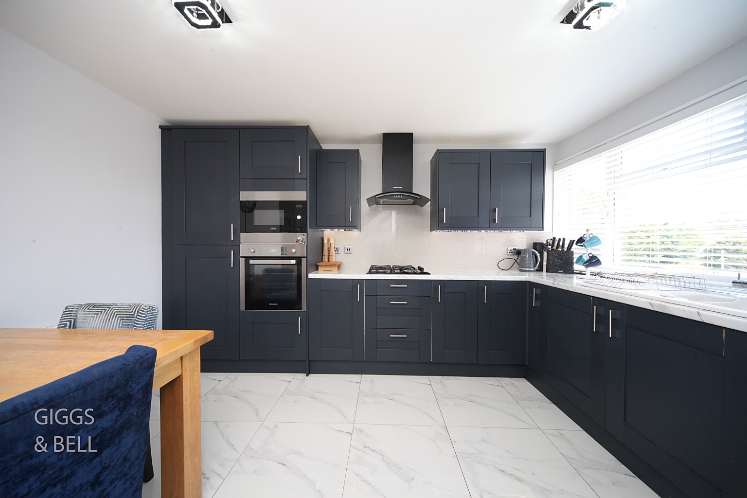 3 bed semi-detached house for sale in Icknield Way, Luton  - Property Image 2