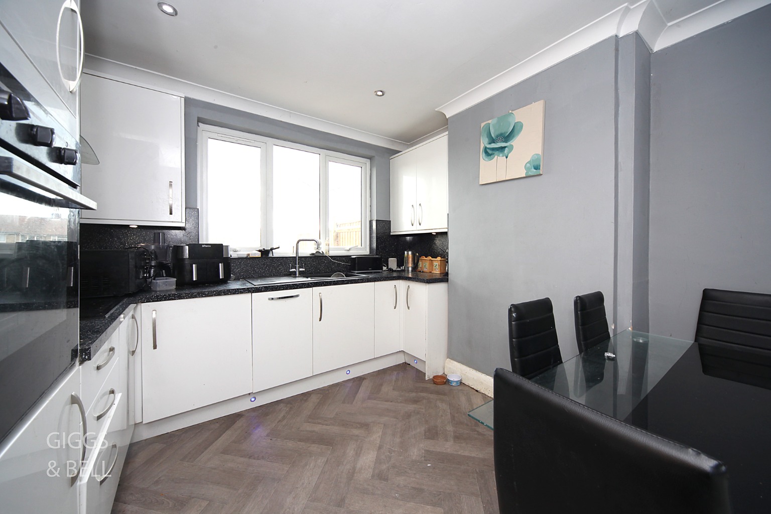 3 bed terraced house for sale in Stanford Road, Luton  - Property Image 4