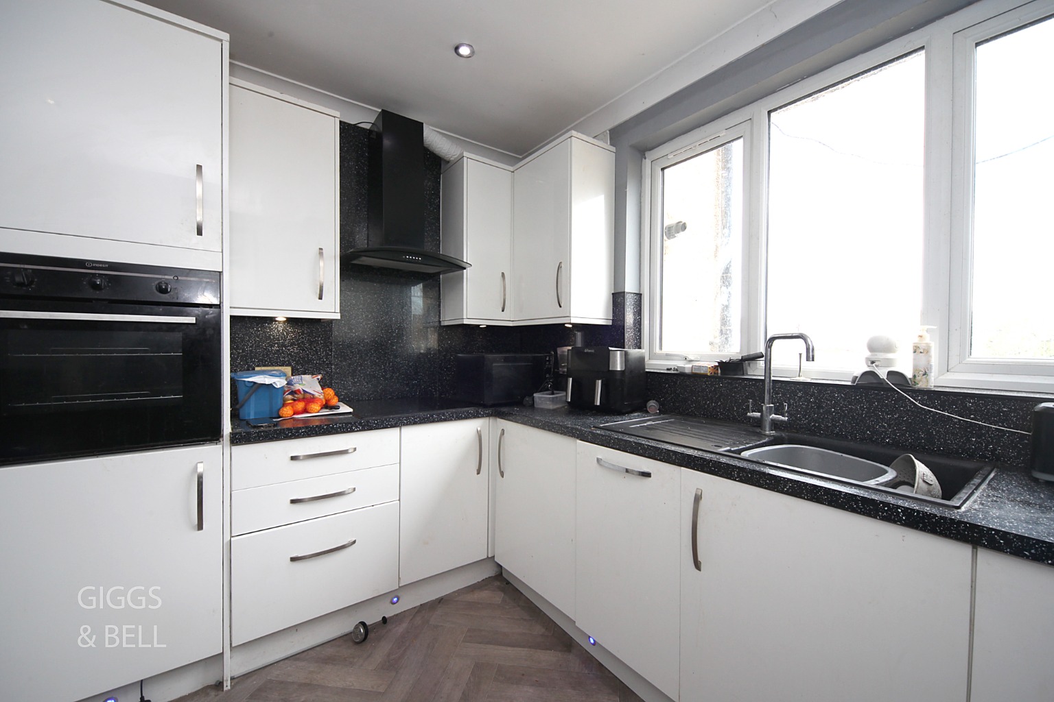 3 bed terraced house for sale in Stanford Road, Luton  - Property Image 5