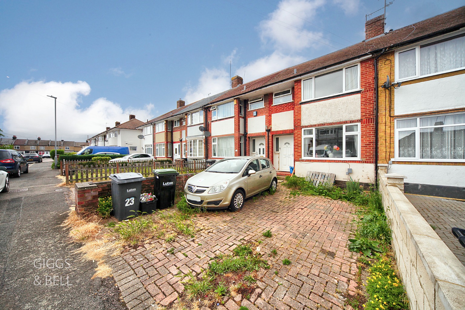 3 bed terraced house for sale in Stanford Road, Luton, LU2 