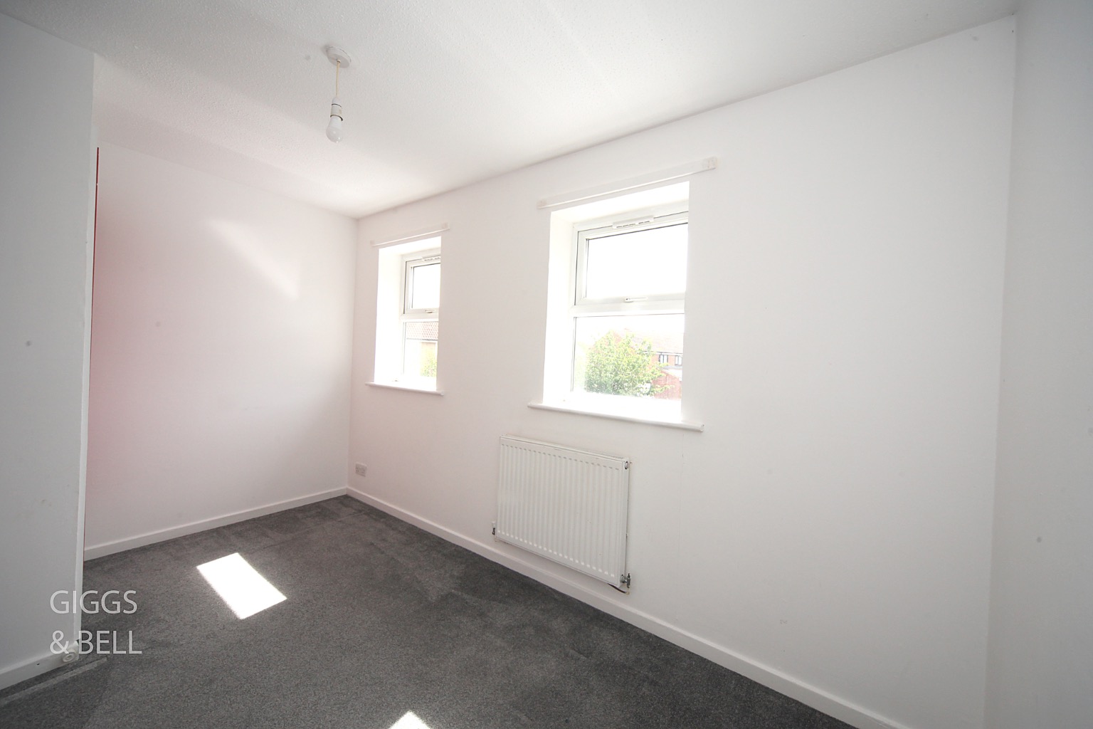 2 bed terraced house for sale in Rochford Drive, Luton 9