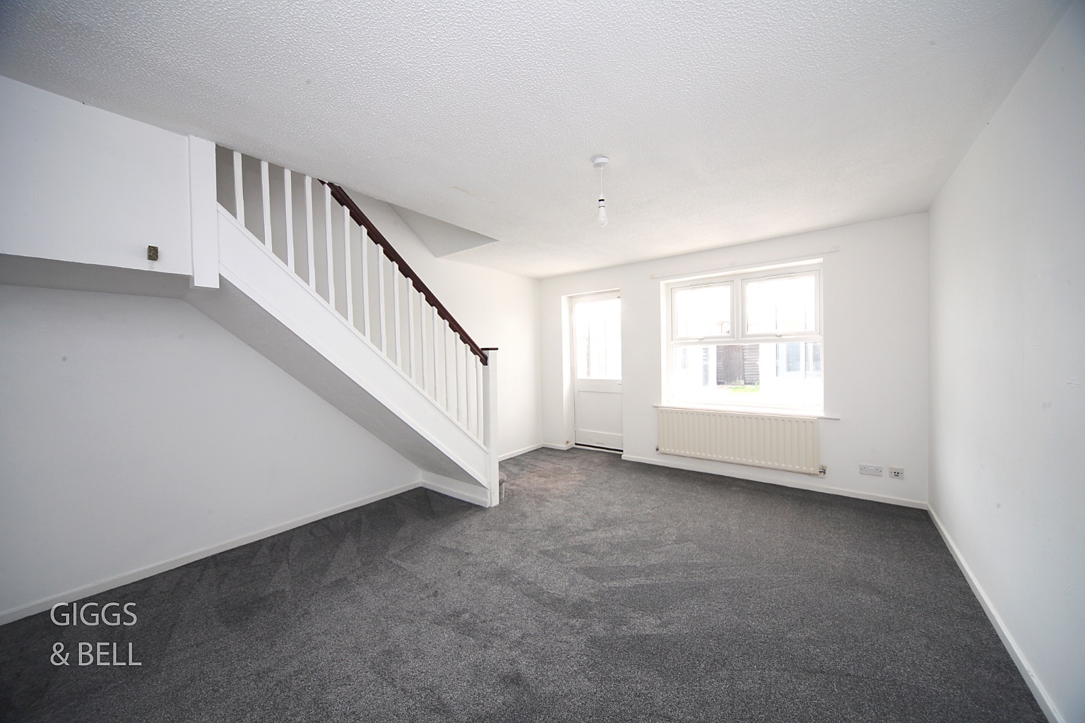 2 bed terraced house for sale in Rochford Drive, Luton 4