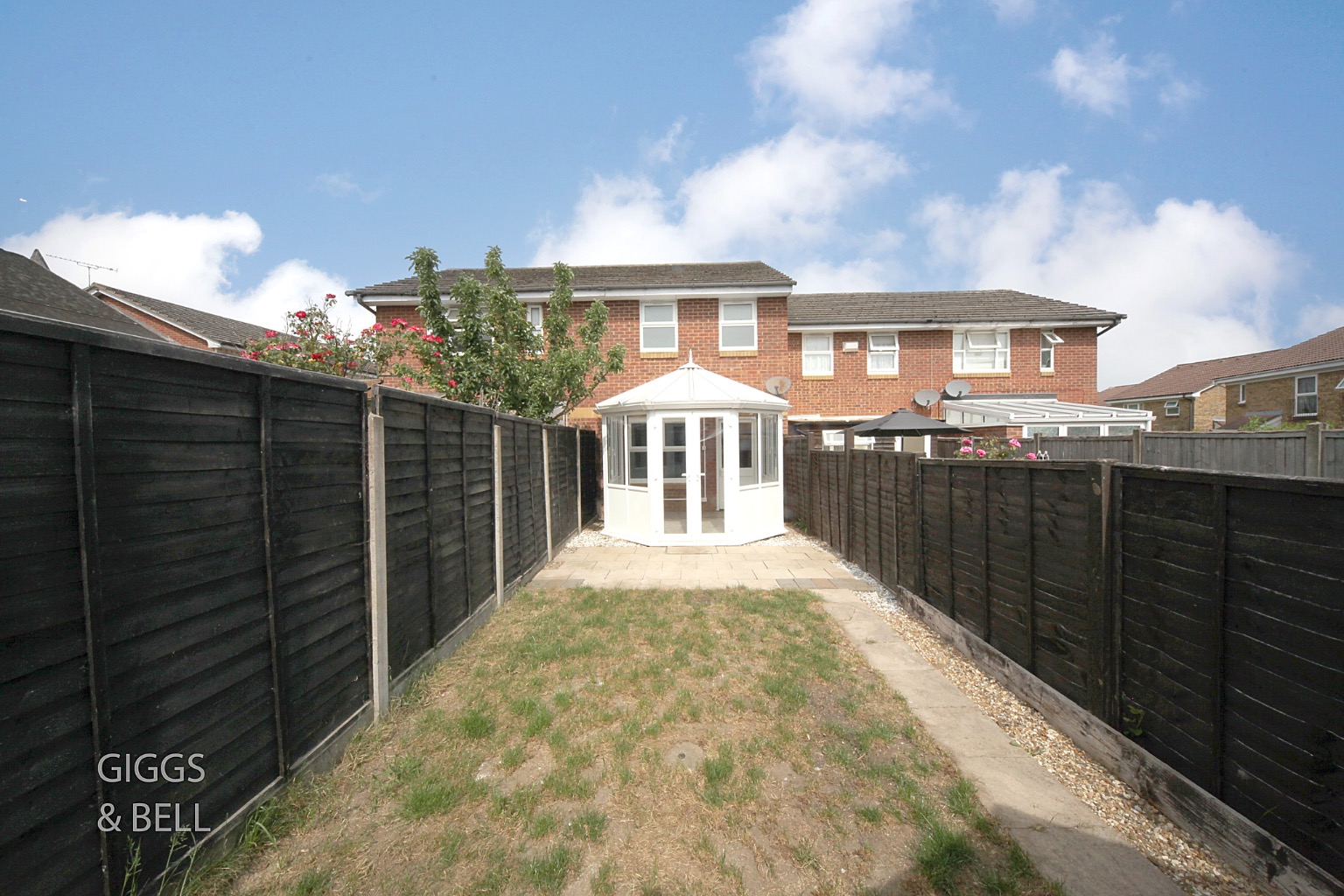 2 bed terraced house for sale in Rochford Drive, Luton 16