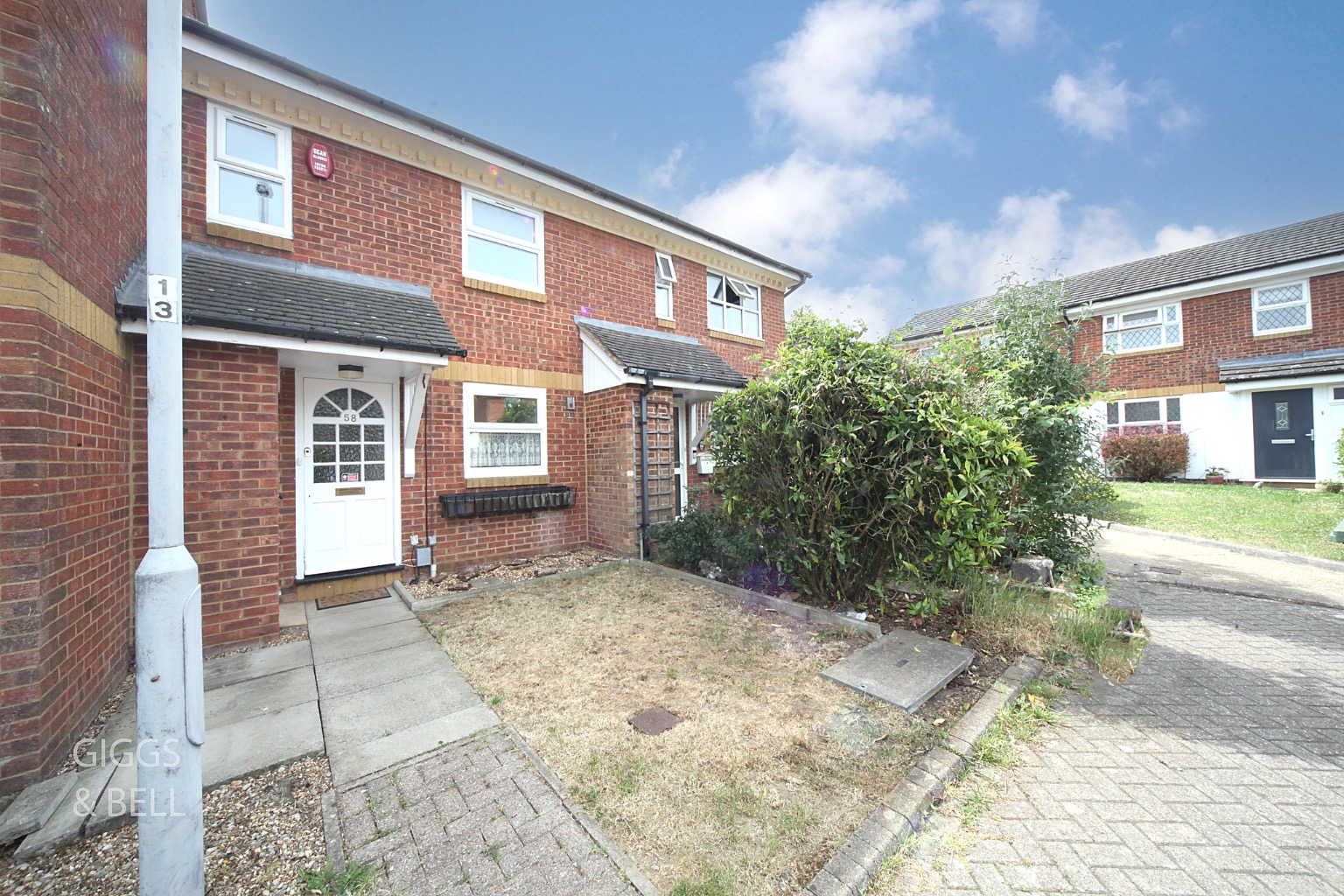 2 bed terraced house for sale in Rochford Drive, Luton - Property Image 1