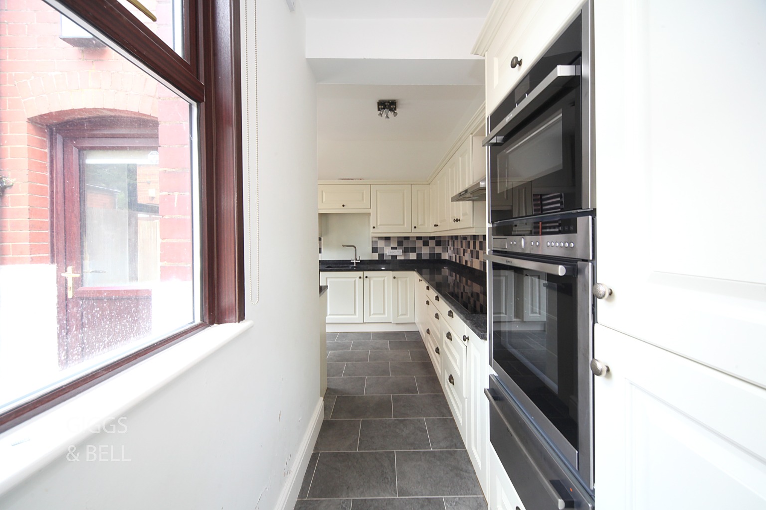 4 bed semi-detached house for sale in West Hill Road, Luton 12