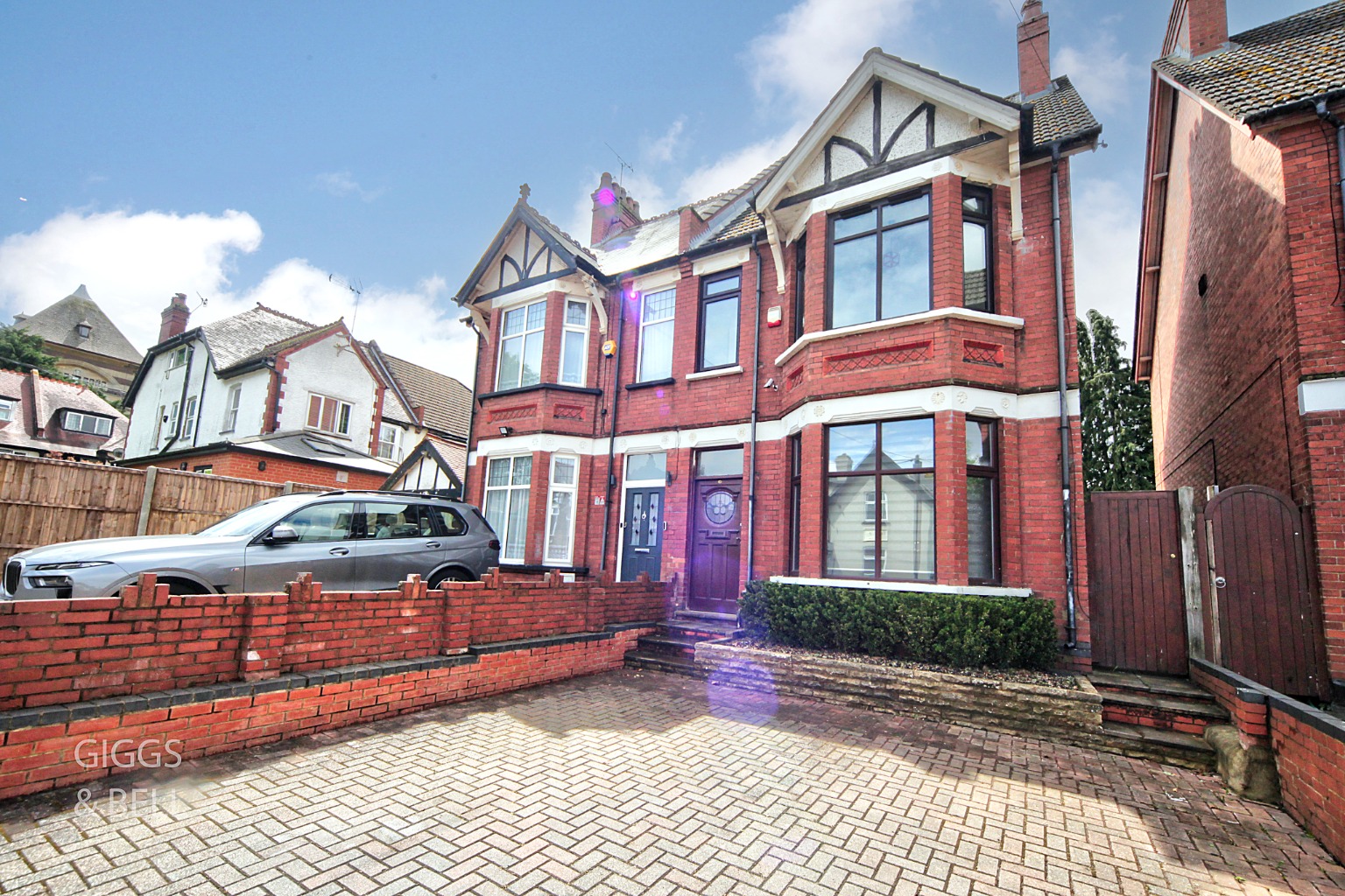 4 bed semi-detached house for sale in West Hill Road, Luton  - Property Image 1
