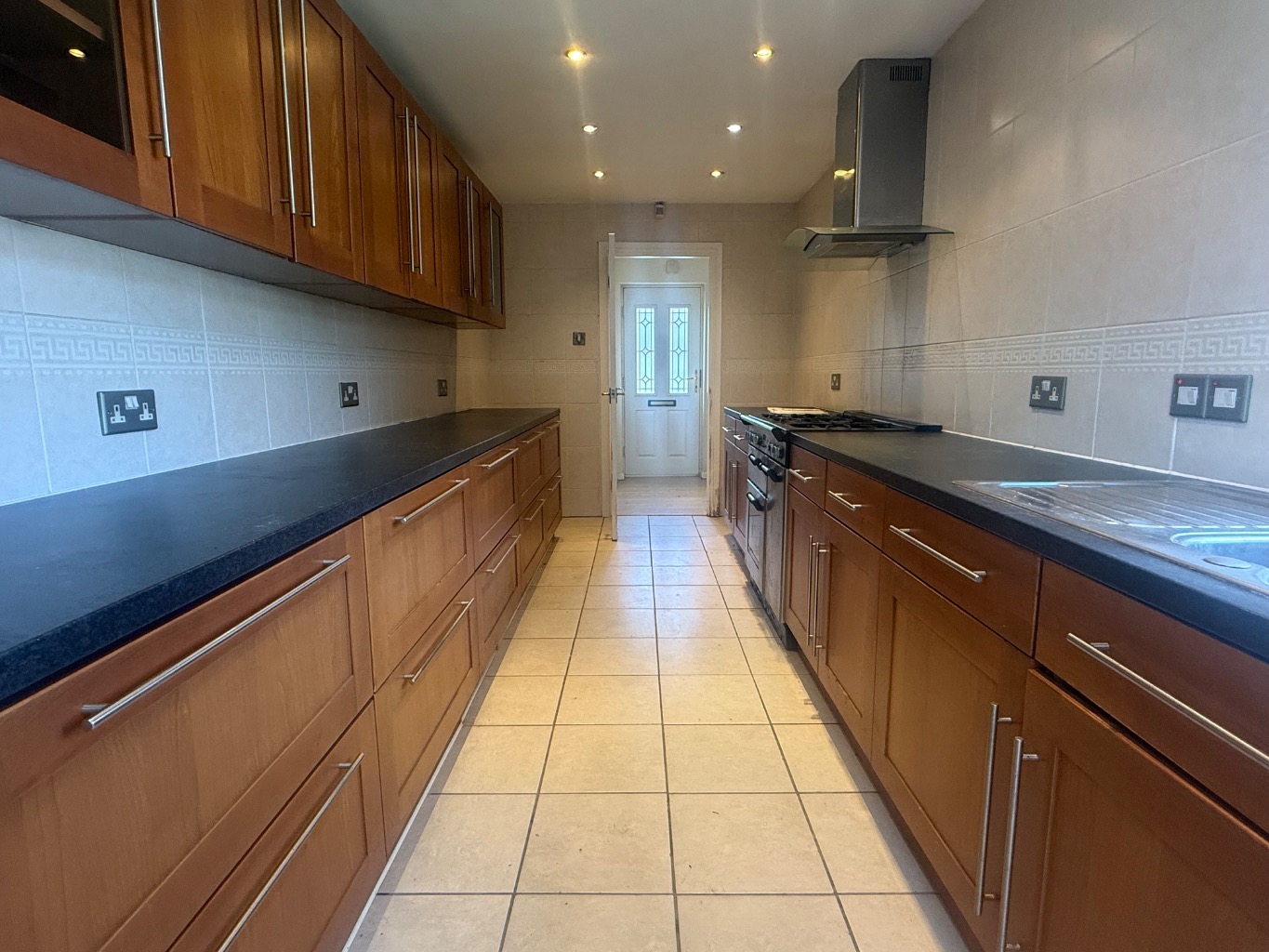 4 bed detached house for sale in Quickswood, Luton 9