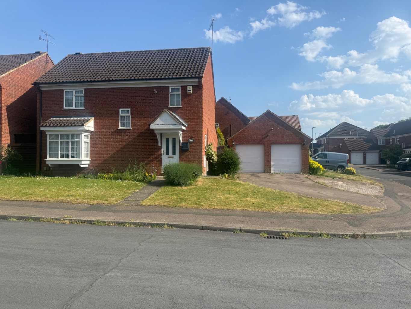 4 bed detached house for sale in Quickswood, Luton  - Property Image 2