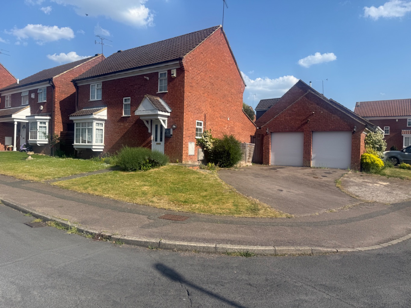 4 bed detached house for sale in Quickswood, Luton, LU3 