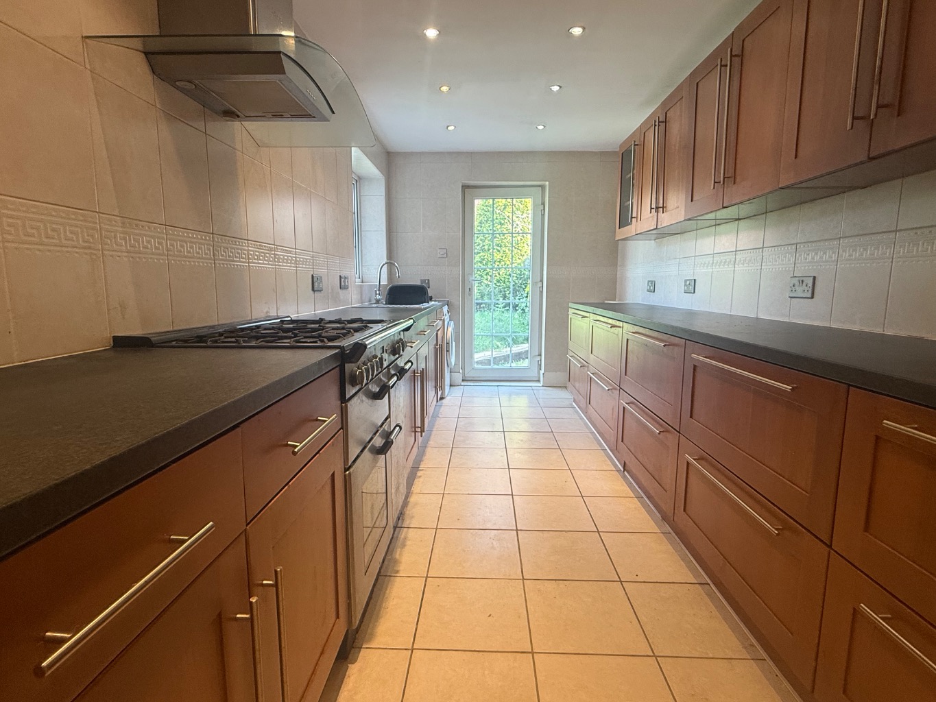 4 bed detached house for sale in Quickswood, Luton  - Property Image 9