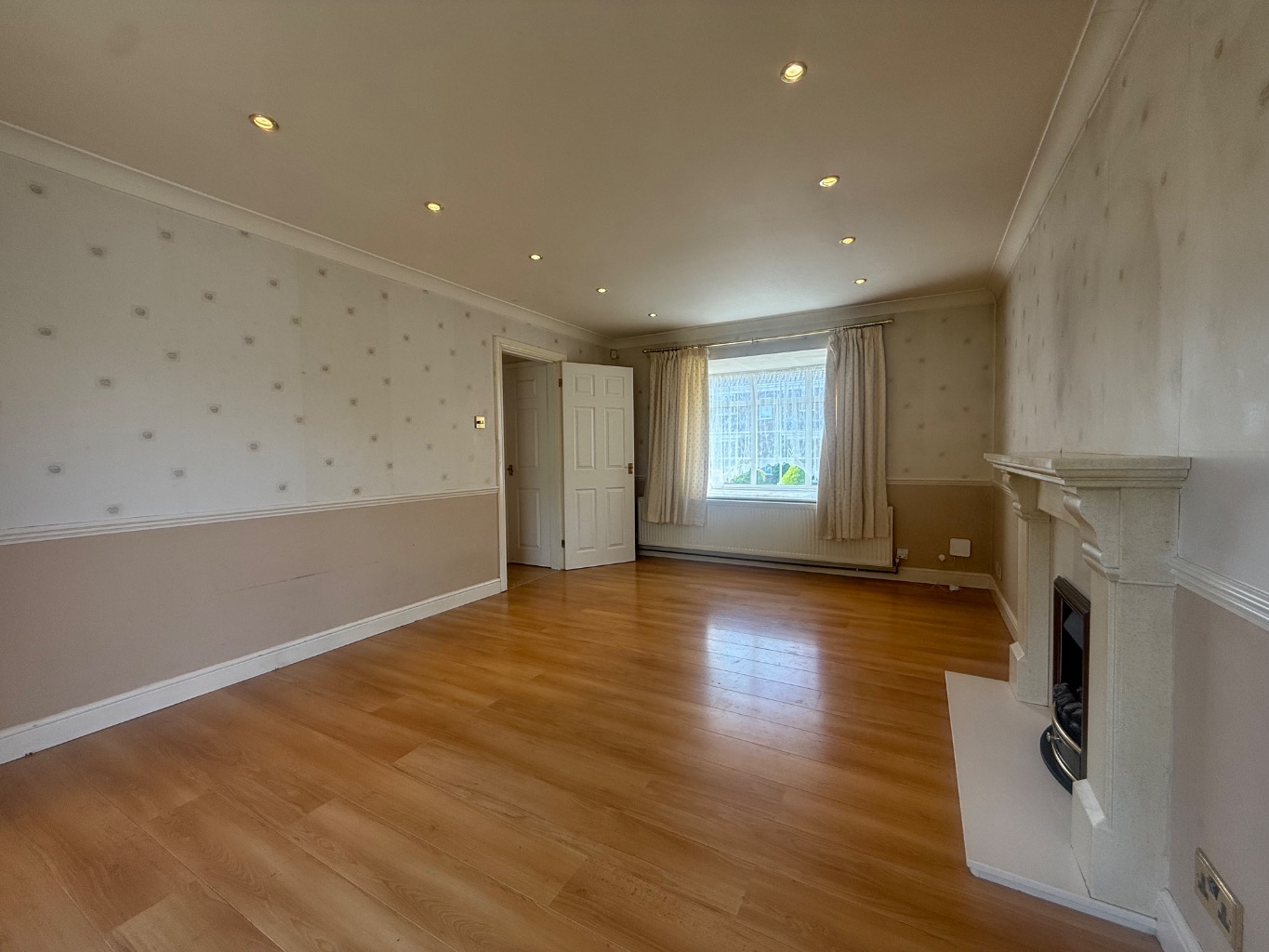 4 bed detached house for sale in Quickswood, Luton 5