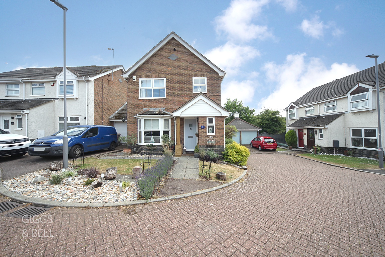 3 bed detached house for sale in Tylers Mead, Luton  - Property Image 1
