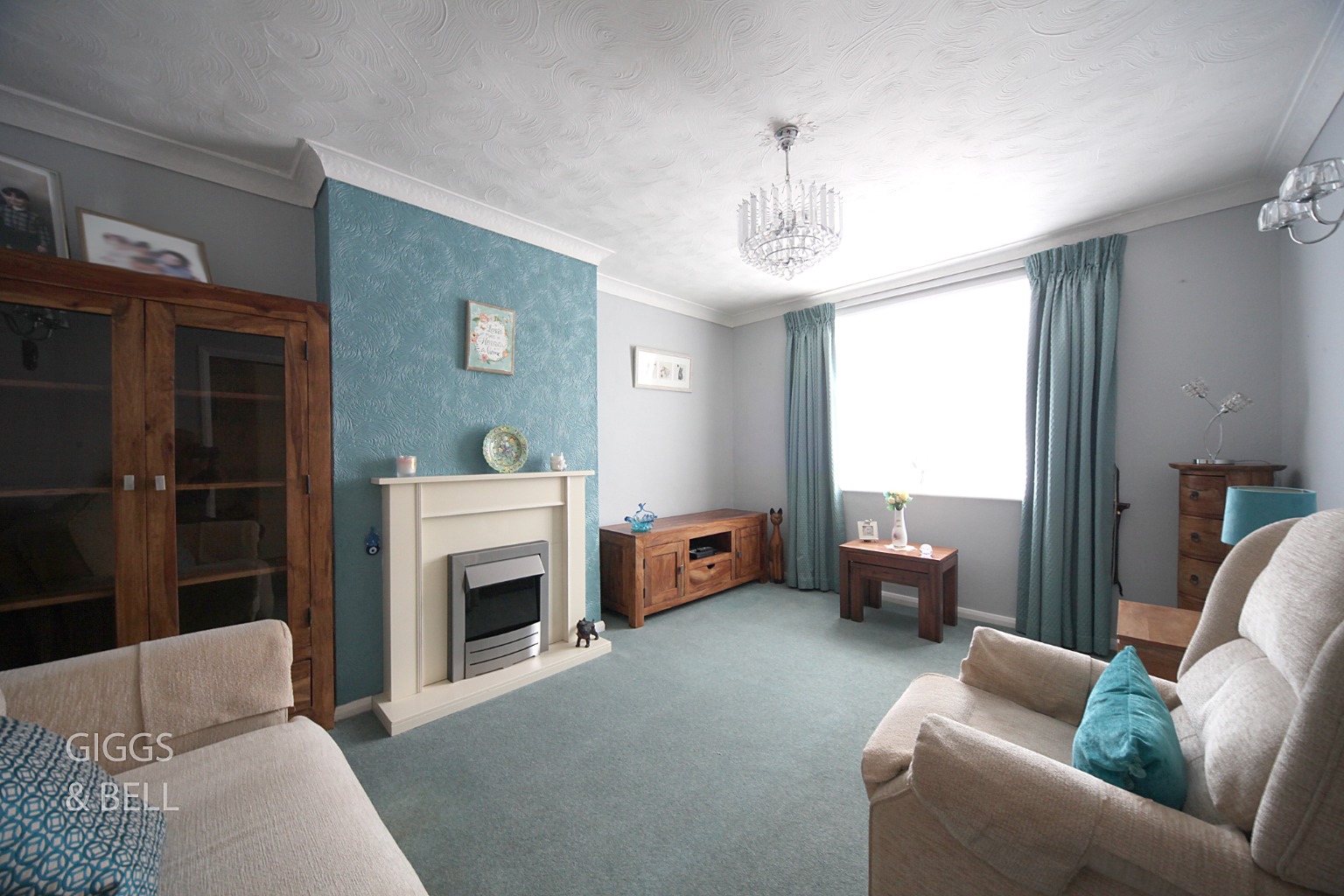 3 bed semi-detached house for sale in Eastfield Close, Luton 1
