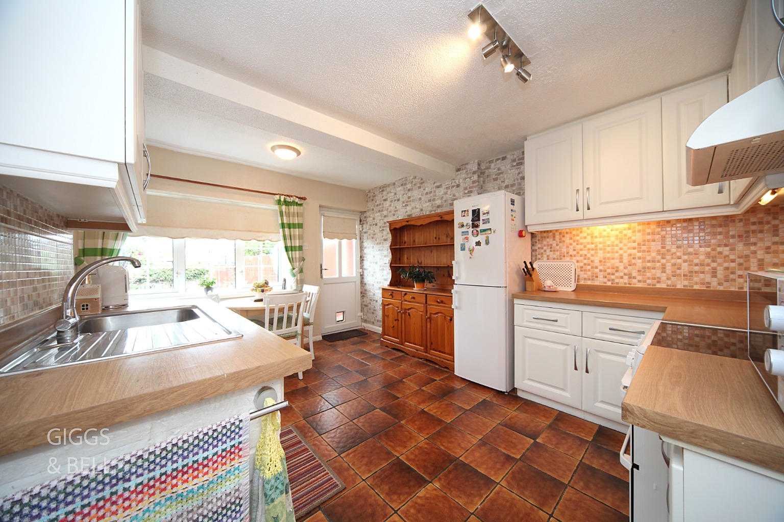 3 bed semi-detached house for sale in Eastfield Close, Luton 2
