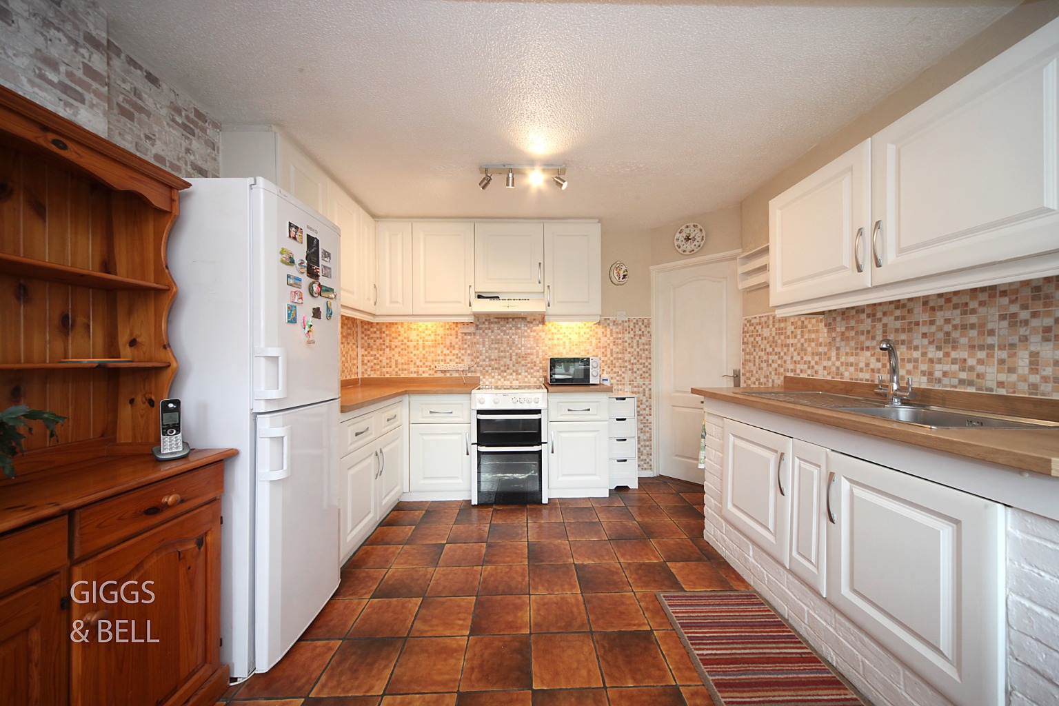3 bed semi-detached house for sale in Eastfield Close, Luton 3