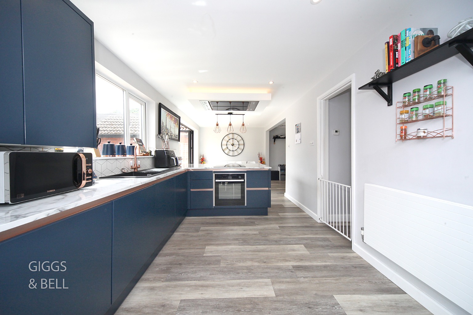 3 bed detached house for sale in Holly Farm Close, Luton 4