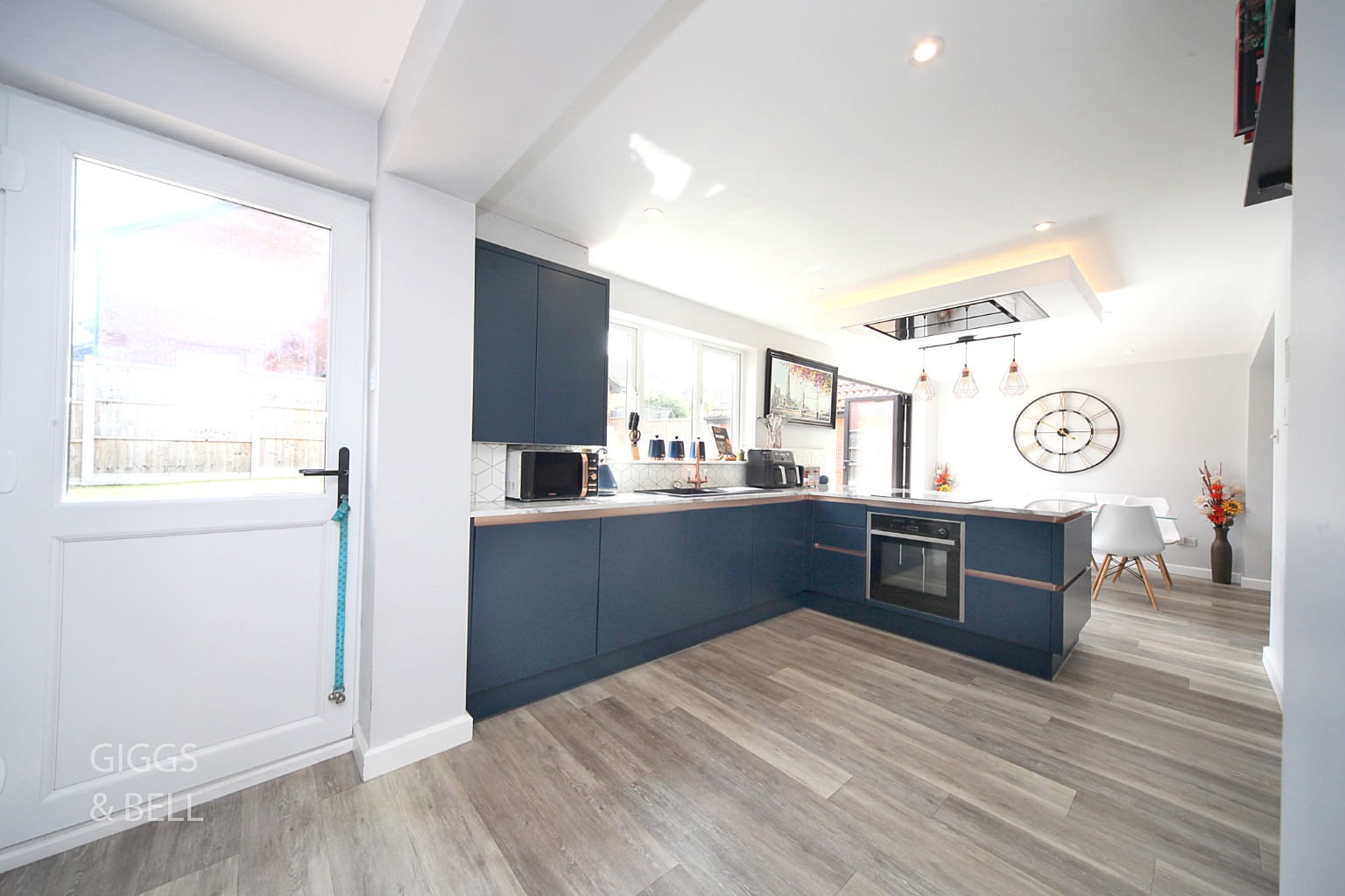 3 bed detached house for sale in Holly Farm Close, Luton 7