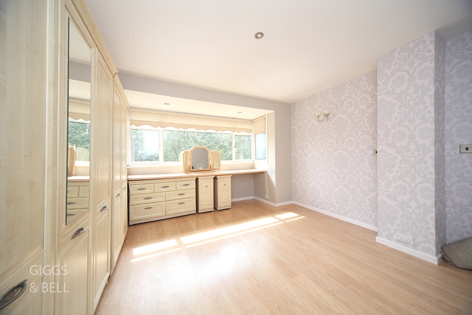 3 bed semi-detached house for sale in Crawley Green Road, Luton 13
