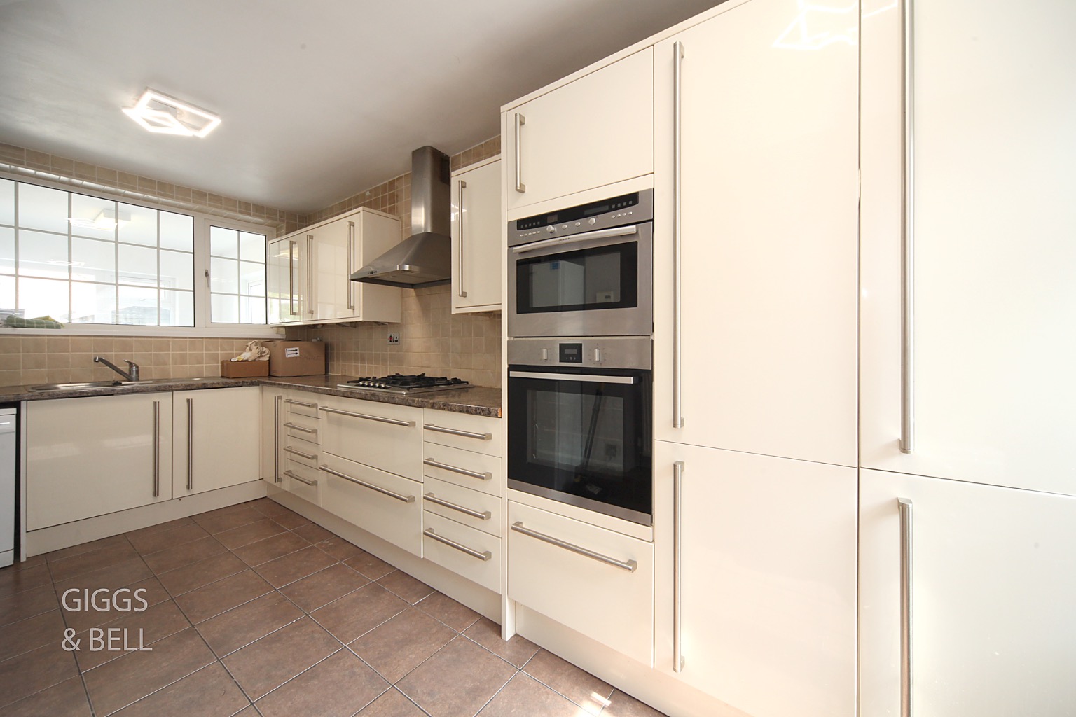 3 bed semi-detached house for sale in Crawley Green Road, Luton  - Property Image 8