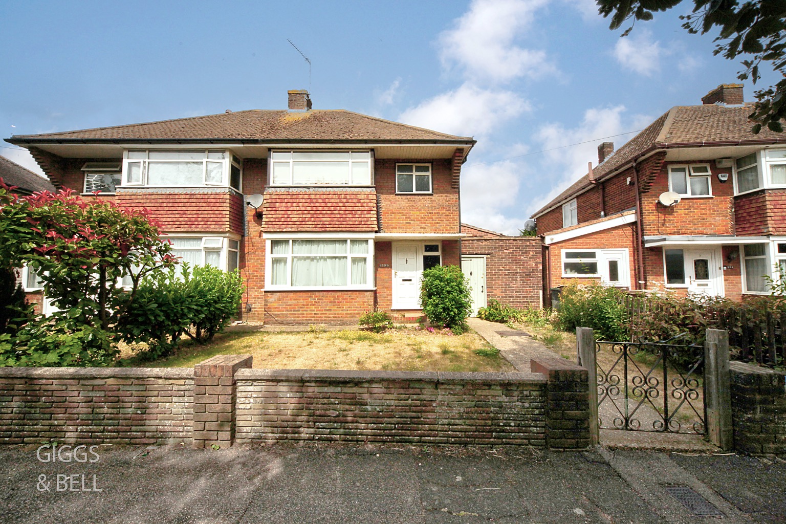 3 bed semi-detached house for sale in Crawley Green Road, Luton - Property Image 1