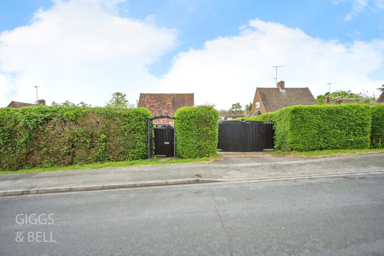 4 bed detached bungalow for sale in Lockhart Close, Dunstable 20