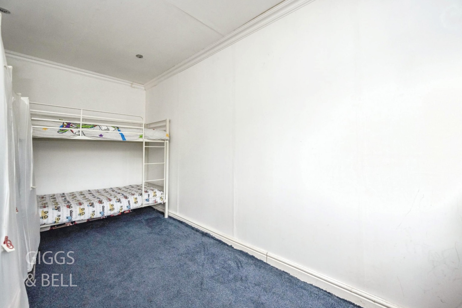 4 bed detached bungalow for sale in Lockhart Close, Dunstable  - Property Image 18