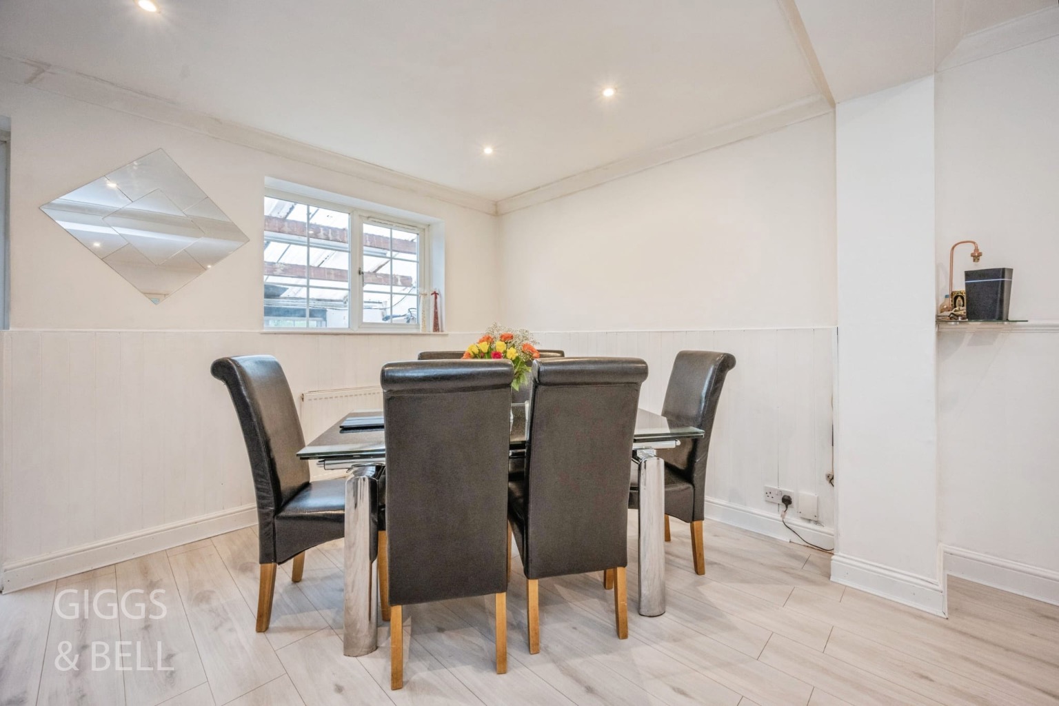 4 bed detached bungalow for sale in Lockhart Close, Dunstable 5