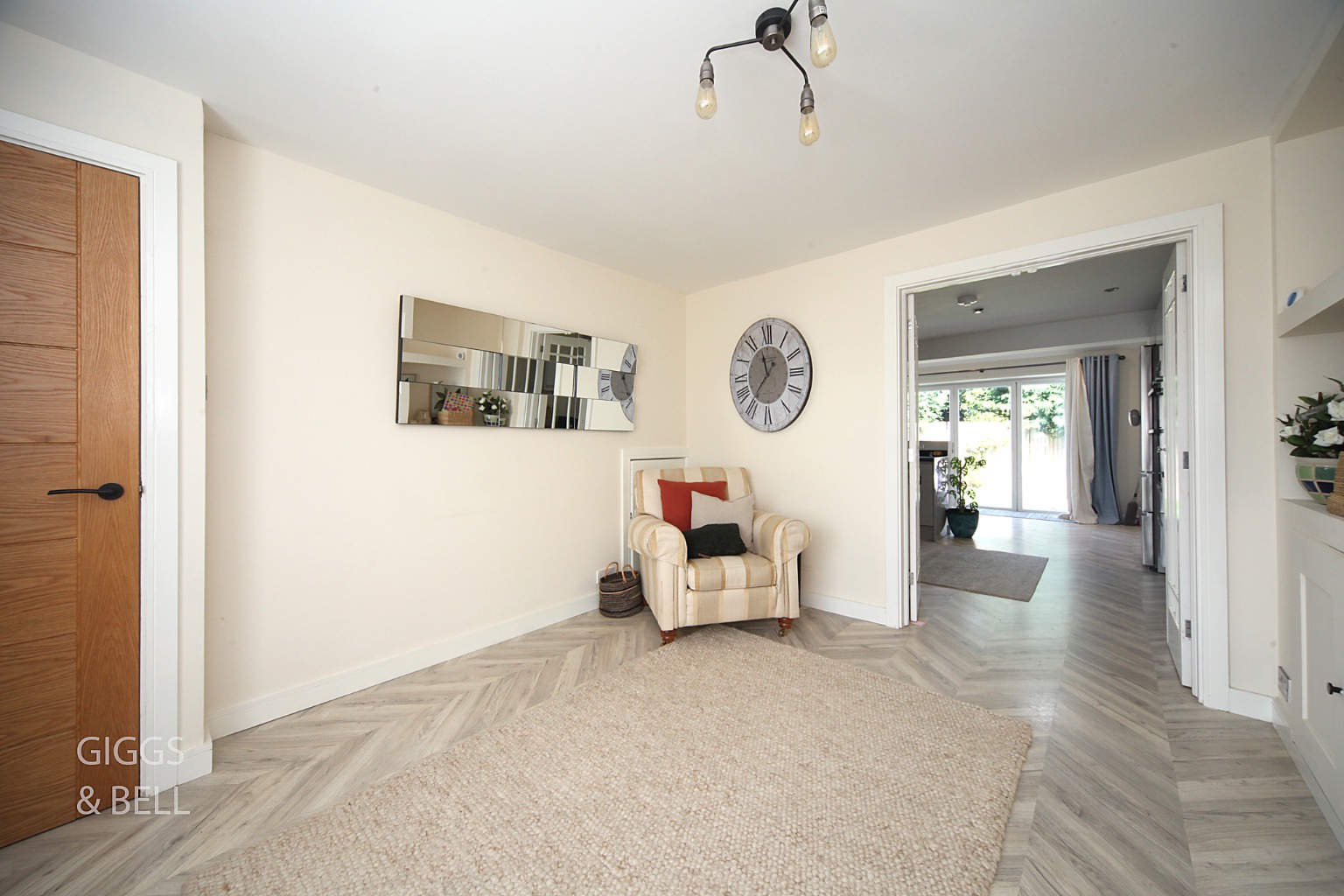 4 bed semi-detached house for sale in Victoria Drive, Bedfordshire 3