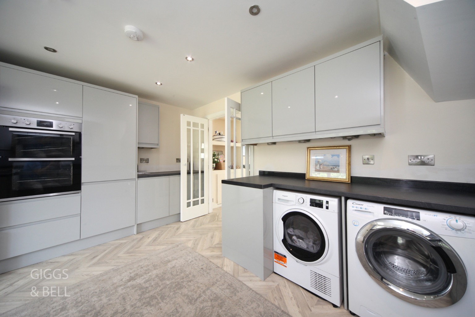 4 bed semi-detached house for sale in Victoria Drive, Bedfordshire 8