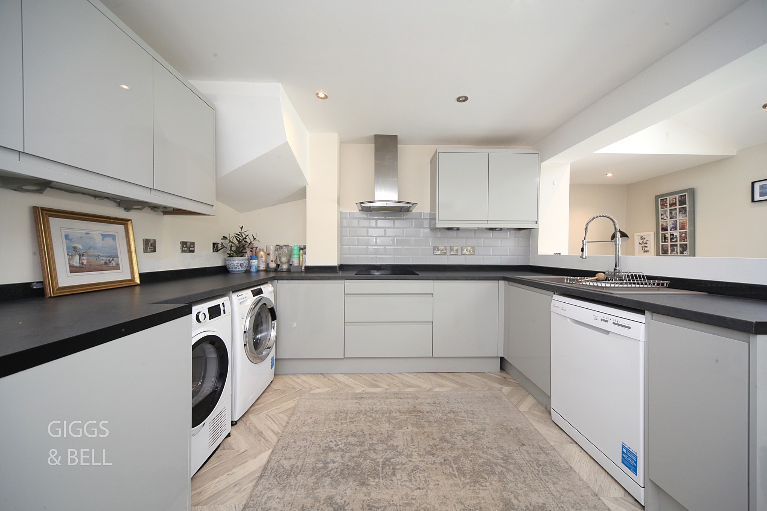 4 bed semi-detached house for sale in Victoria Drive, Bedfordshire 5