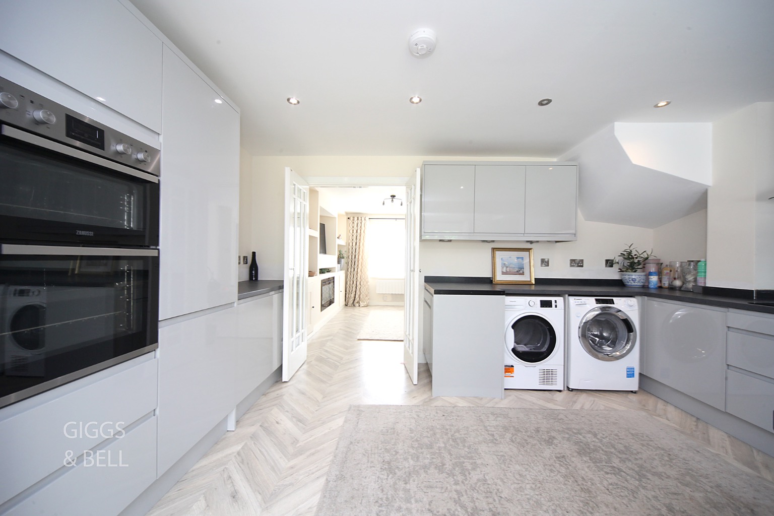 4 bed semi-detached house for sale in Victoria Drive, Bedfordshire 7