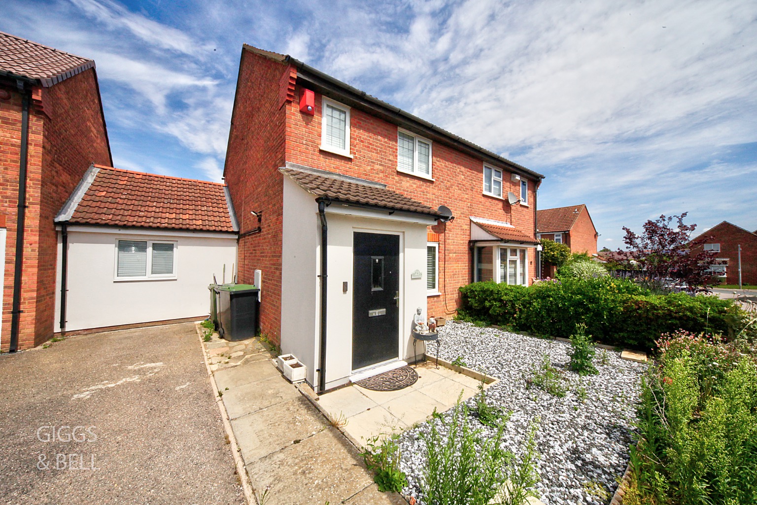 4 bed semi-detached house for sale in Victoria Drive, Bedfordshire, MK45
