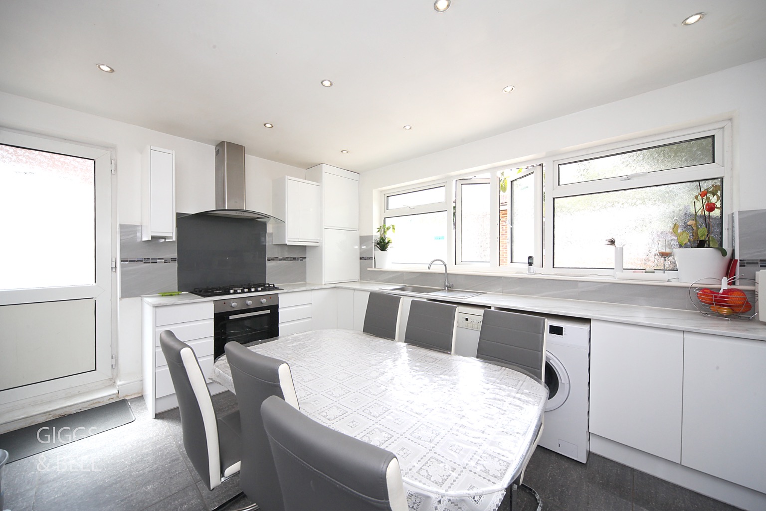 5 bed semi-detached house for sale in Conway Road, Luton 10