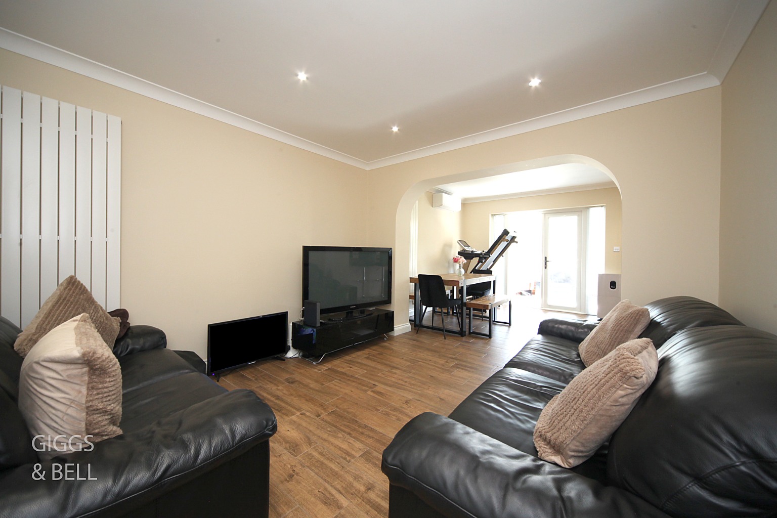 4 bed detached house for sale in Graham Gardens, Luton 4