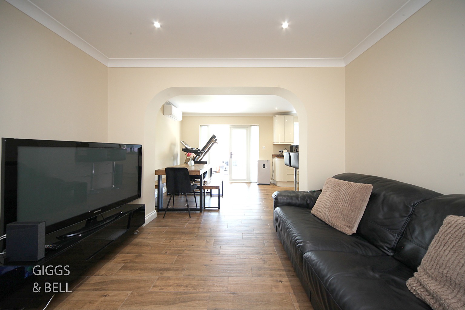4 bed detached house for sale in Graham Gardens, Luton 5