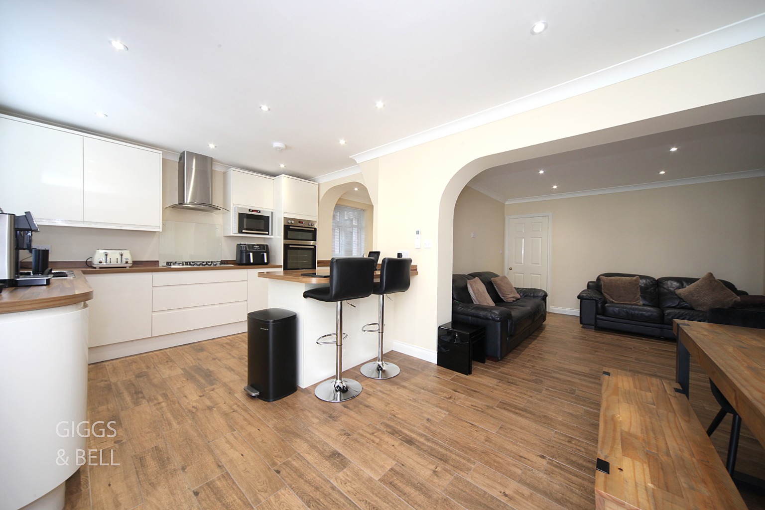 4 bed detached house for sale in Graham Gardens, Luton 7