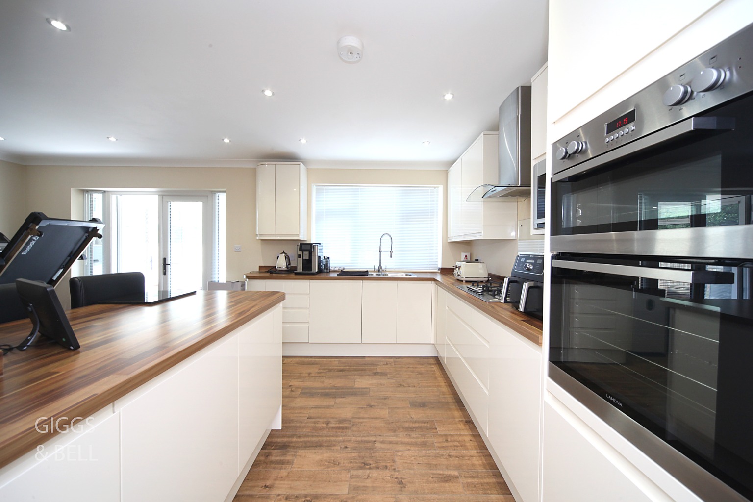 4 bed detached house for sale in Graham Gardens, Luton 3