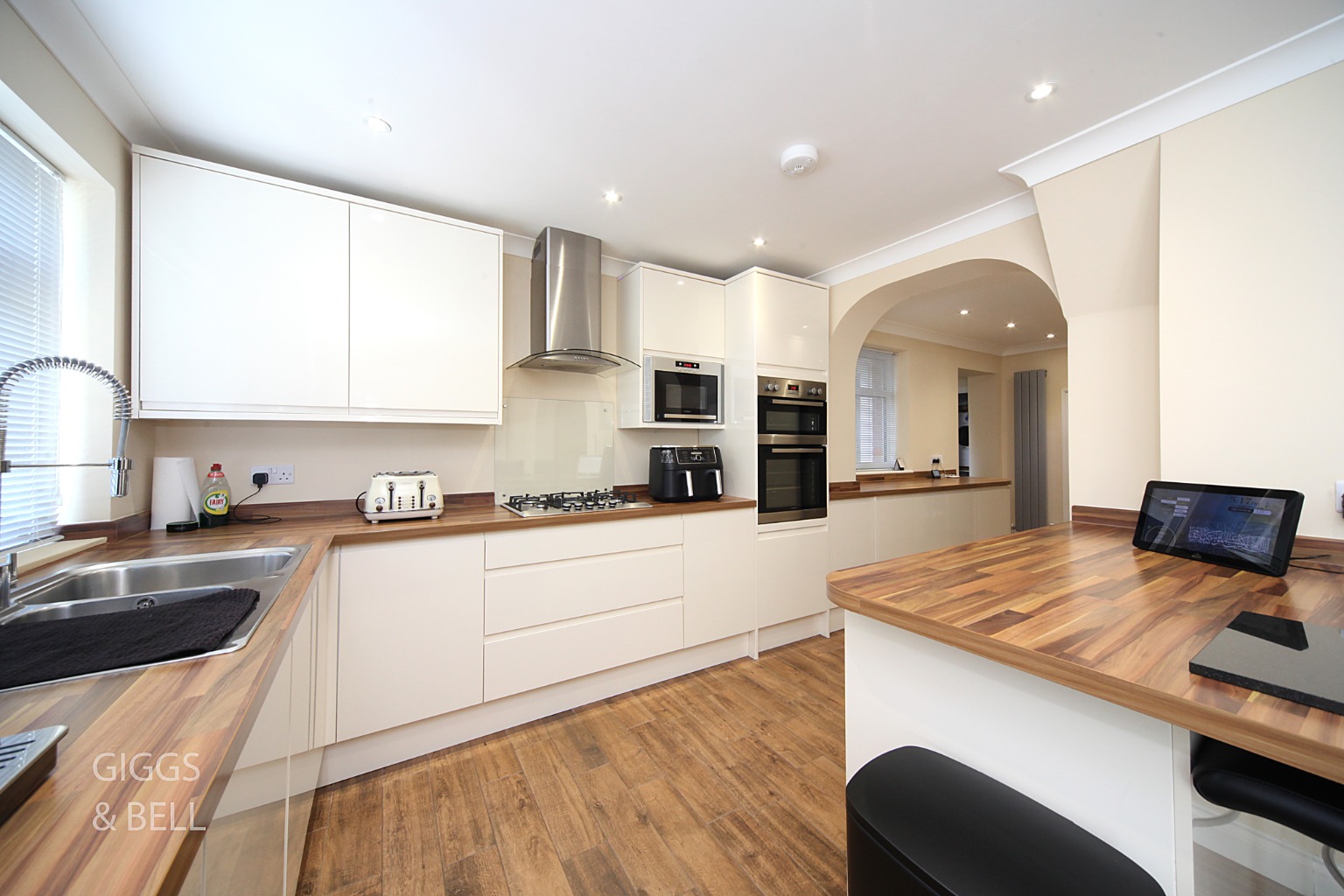4 bed detached house for sale in Graham Gardens, Luton  - Property Image 10