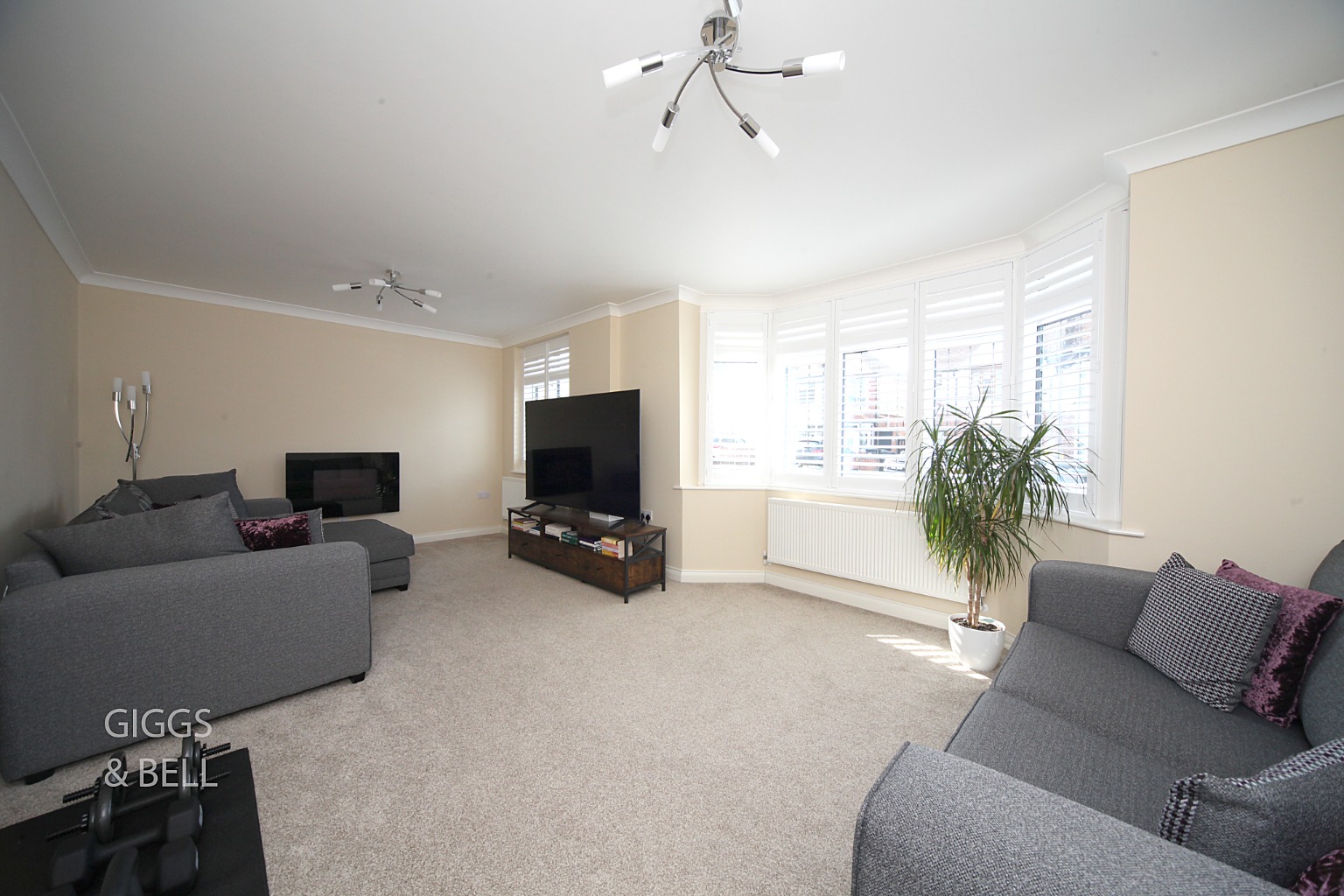 4 bed detached house for sale in Graham Gardens, Luton 1