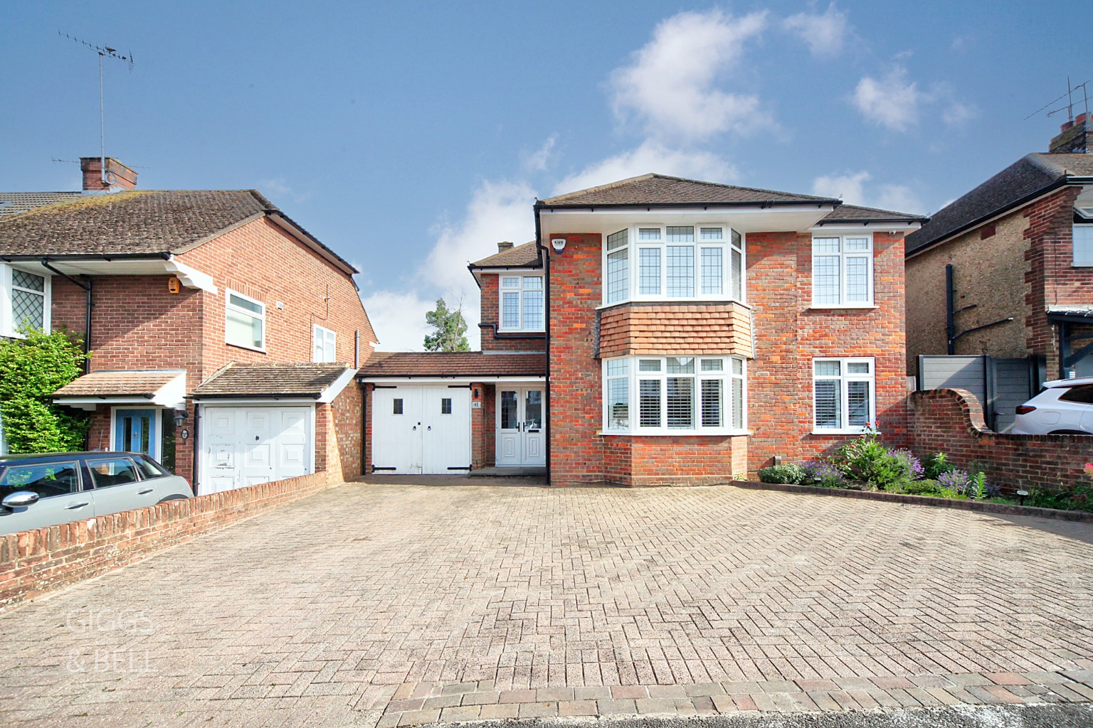 4 bed detached house for sale in Graham Gardens, Luton - Property Image 1