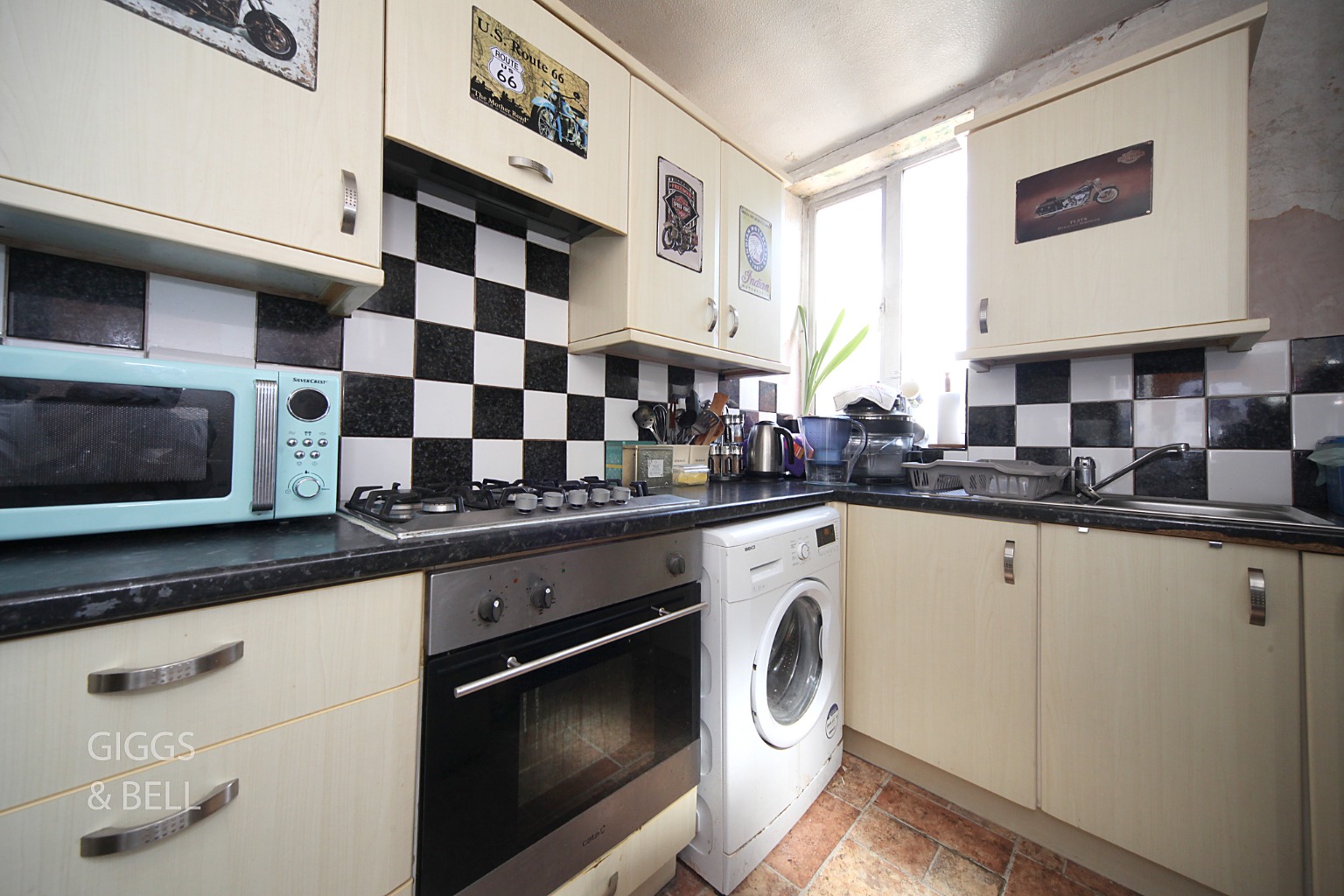 3 bed end of terrace house for sale in St Mildreds Avenue, Luton  - Property Image 8