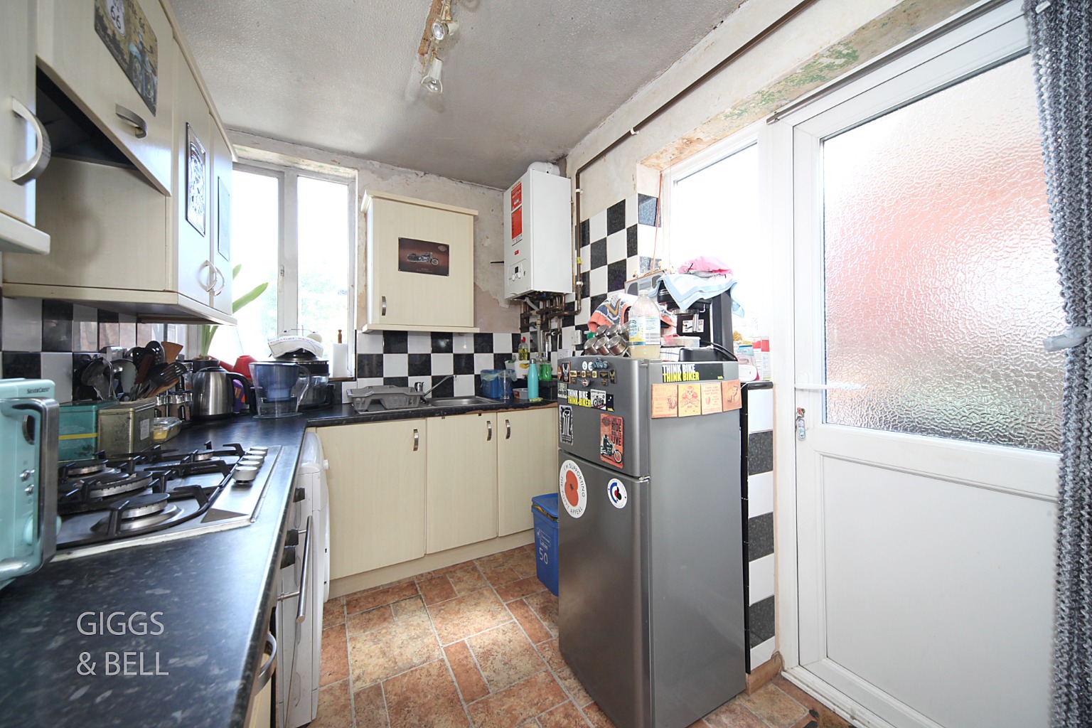 3 bed end of terrace house for sale in St Mildreds Avenue, Luton 6