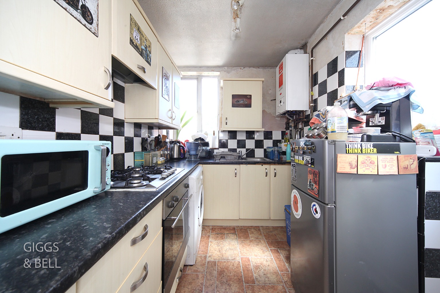 3 bed end of terrace house for sale in St Mildreds Avenue, Luton 5